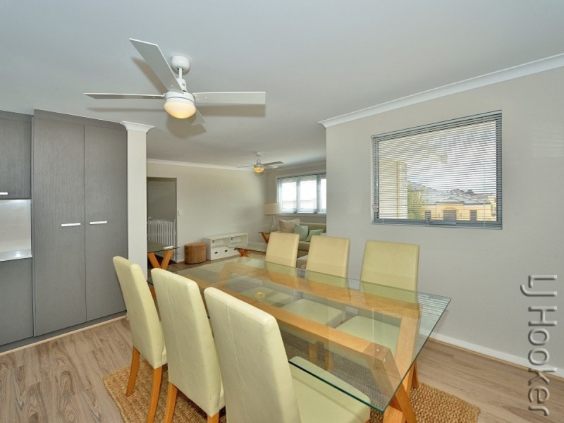 54 Leisure Way, Halls Head WA 6210
