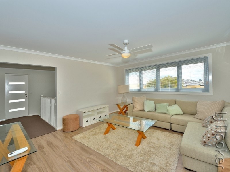 54 Leisure Way, Halls Head WA 6210