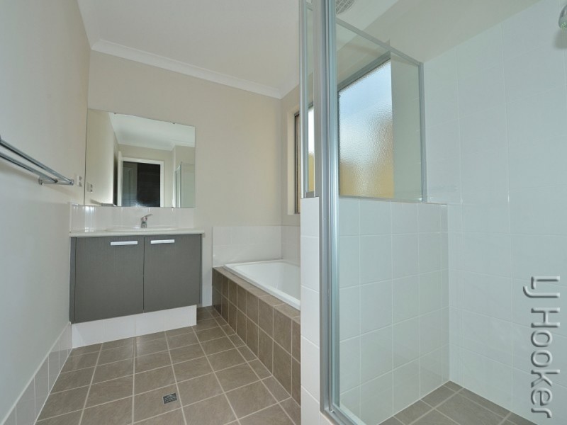 54 Leisure Way, Halls Head WA 6210