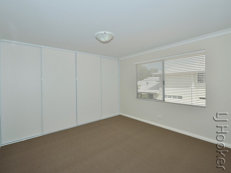 54 Leisure Way, Halls Head WA 6210