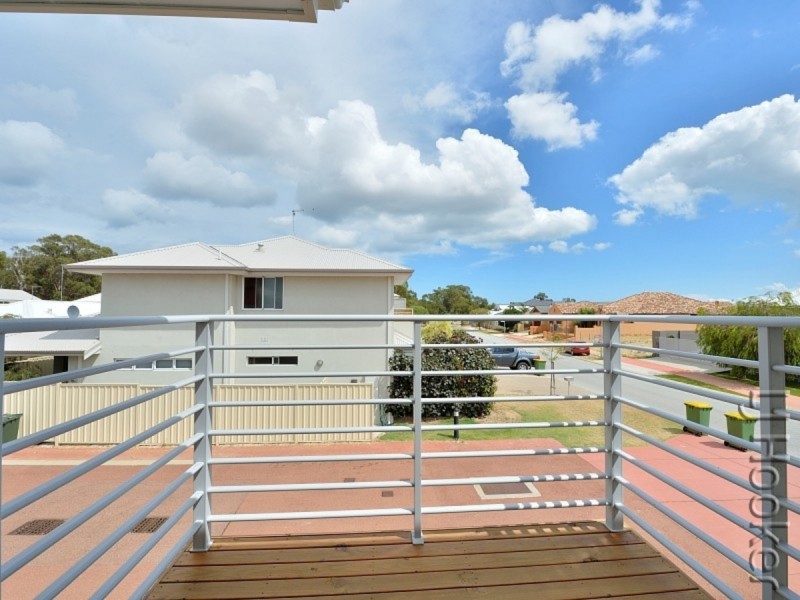 54 Leisure Way, Halls Head WA 6210