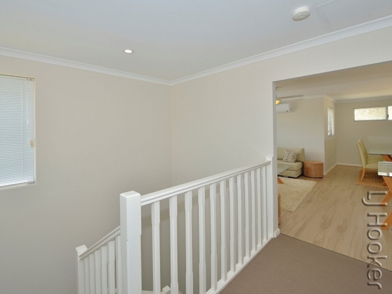 54 Leisure Way, Halls Head WA 6210