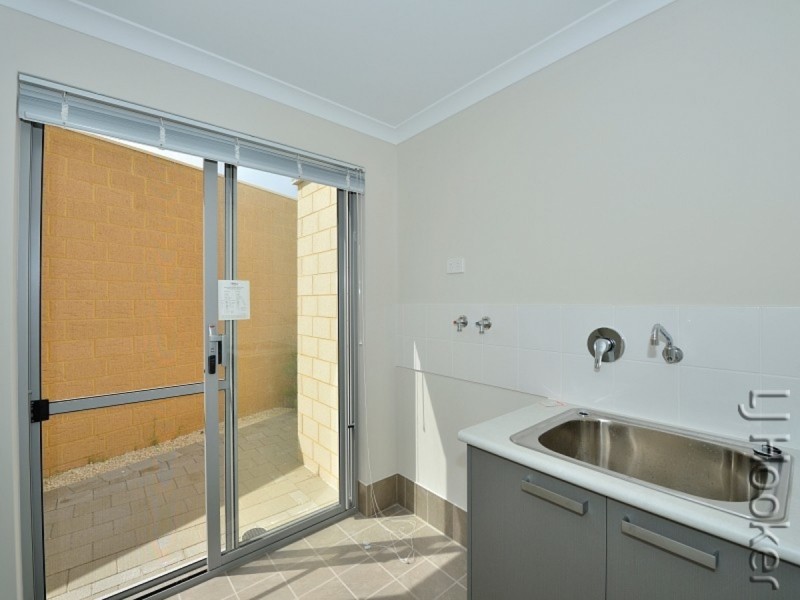 54 Leisure Way, Halls Head WA 6210
