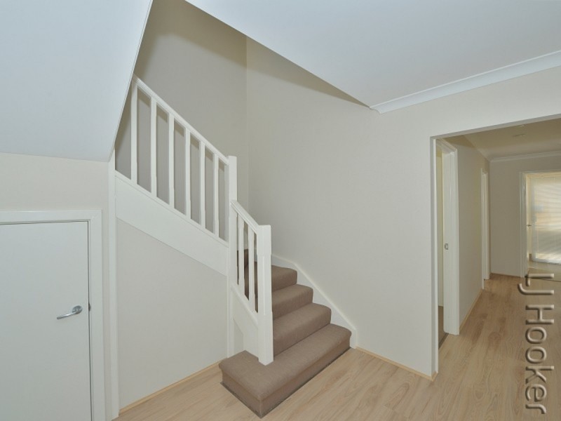 54 Leisure Way, Halls Head WA 6210