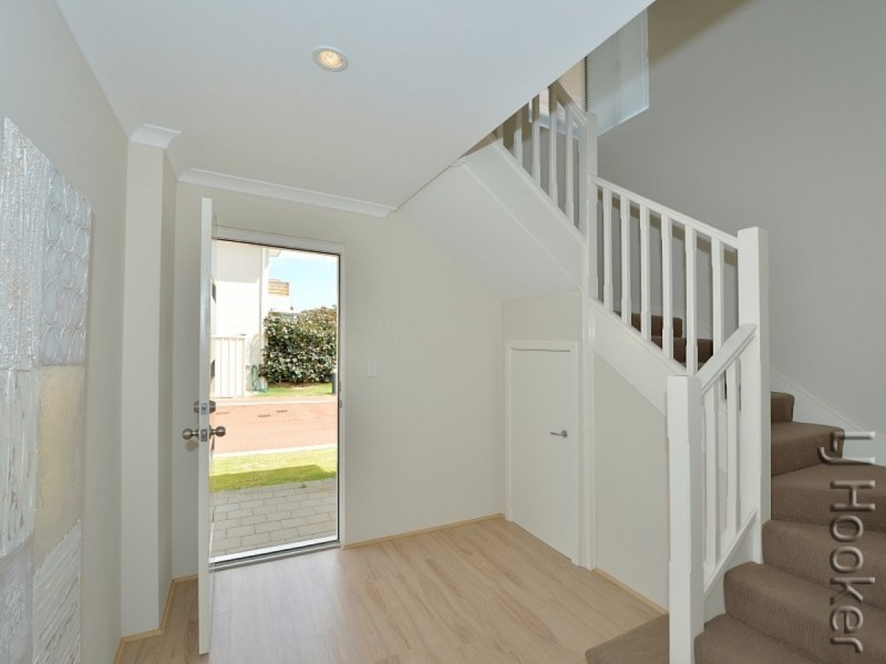 54 Leisure Way, Halls Head WA 6210