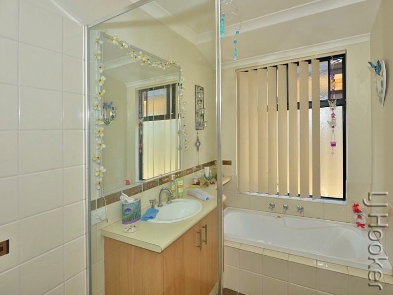 8 Voltaire Way, Secret Harbour WA 6173