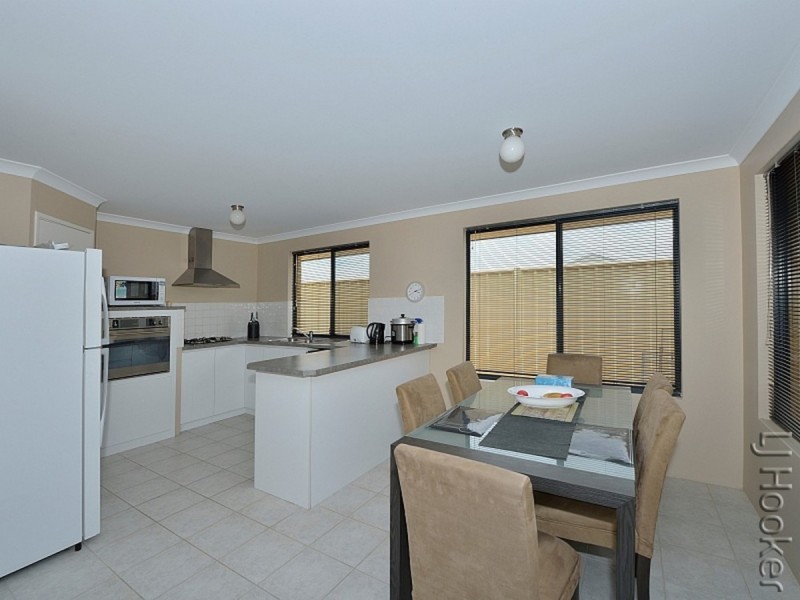 22 Kerkeri Heights, Lakelands WA 6180