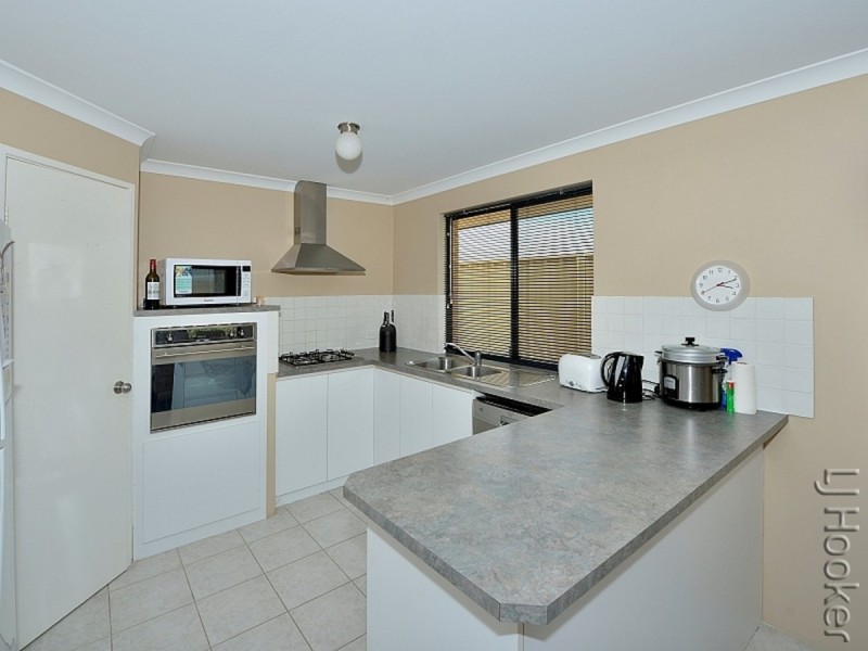 22 Kerkeri Heights, Lakelands WA 6180