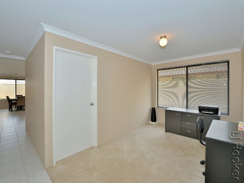 22 Kerkeri Heights, Lakelands WA 6180