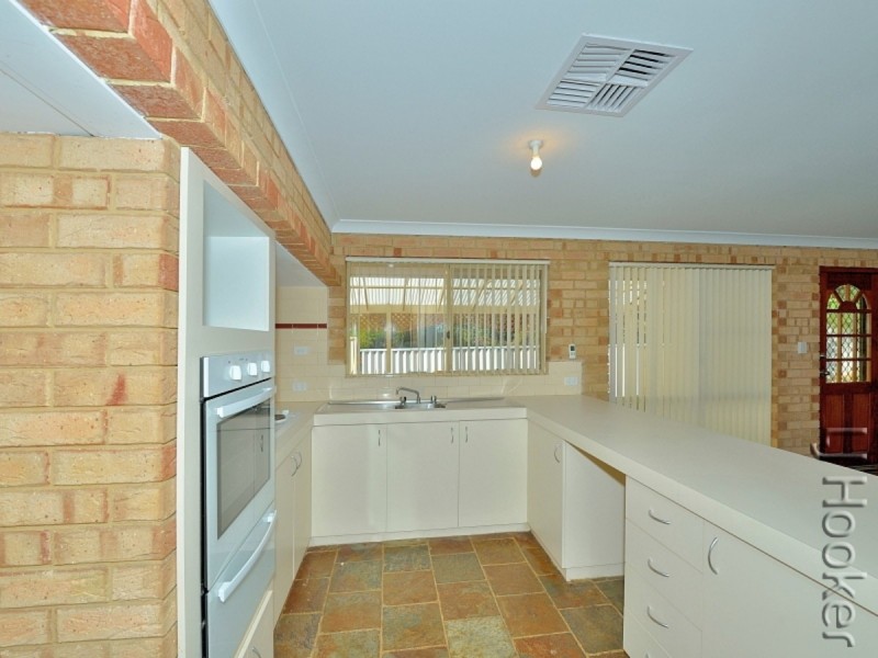 77 Oaklands Avenue, Halls Head WA 6210