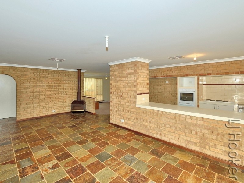 77 Oaklands Avenue, Halls Head WA 6210