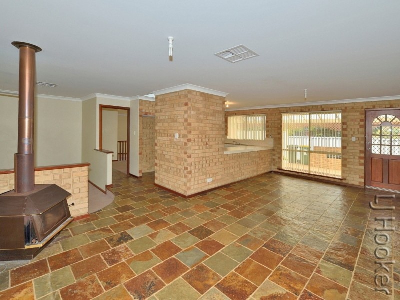 77 Oaklands Avenue, Halls Head WA 6210
