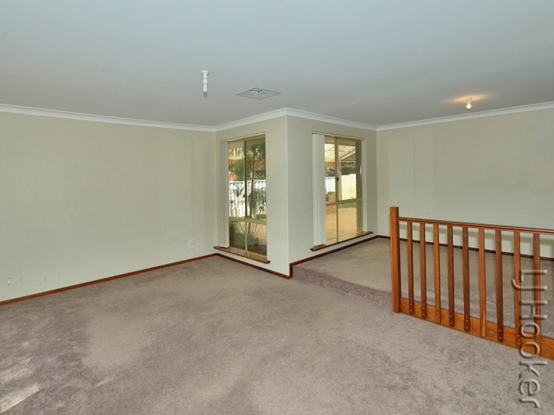 77 Oaklands Avenue, Halls Head WA 6210