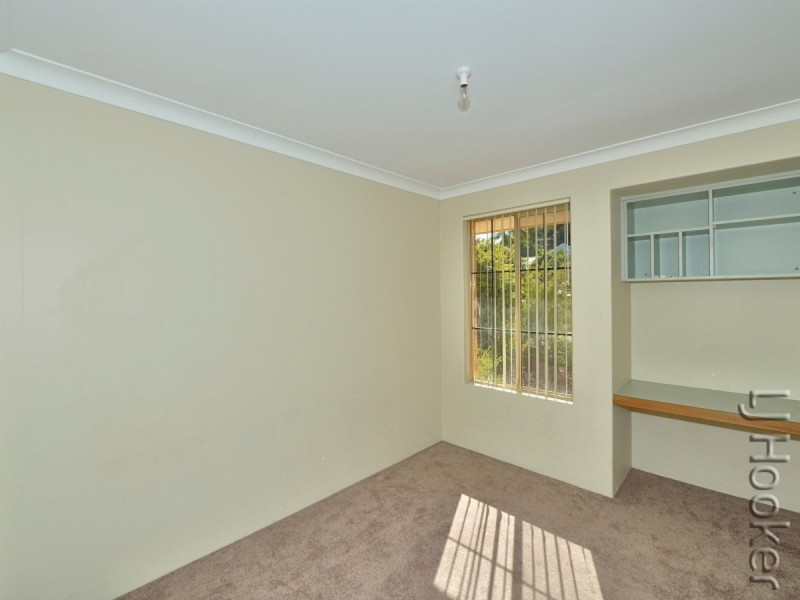 77 Oaklands Avenue, Halls Head WA 6210