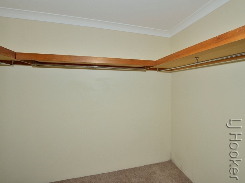 77 Oaklands Avenue, Halls Head WA 6210