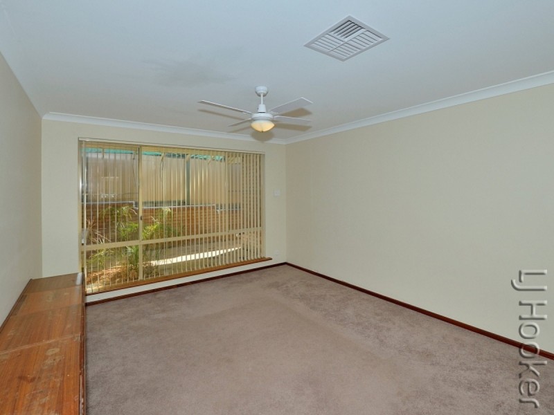77 Oaklands Avenue, Halls Head WA 6210