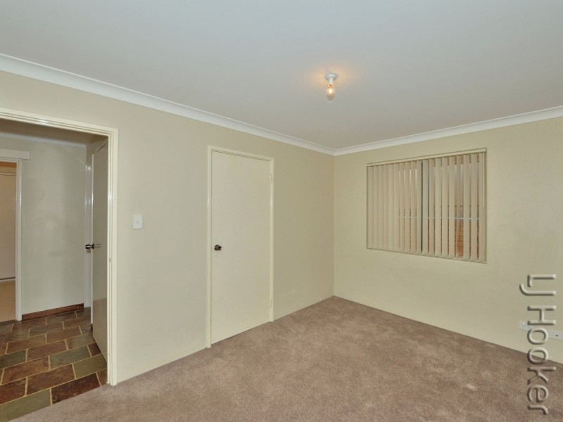 77 Oaklands Avenue, Halls Head WA 6210