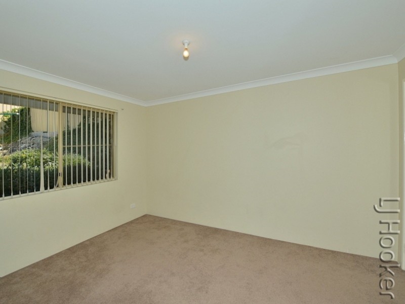 77 Oaklands Avenue, Halls Head WA 6210