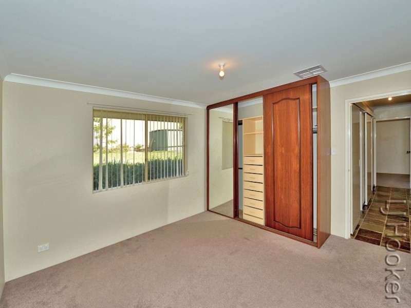 77 Oaklands Avenue, Halls Head WA 6210