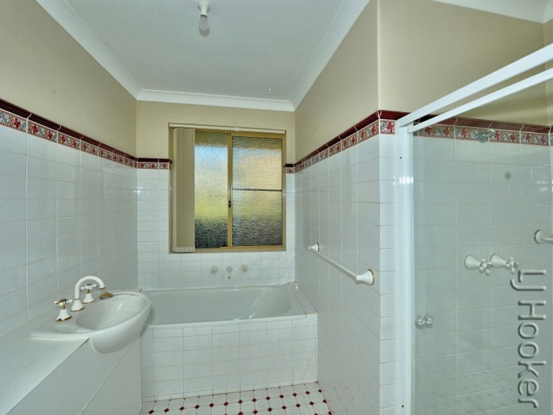 77 Oaklands Avenue, Halls Head WA 6210