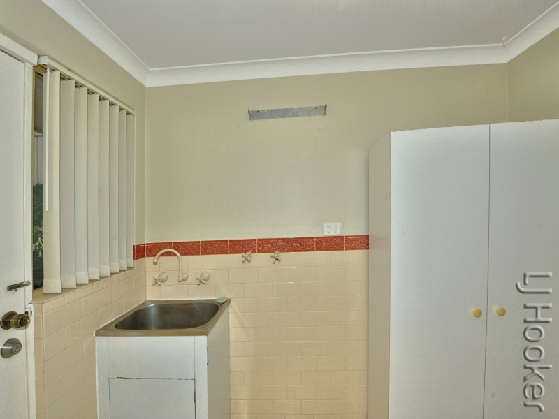 77 Oaklands Avenue, Halls Head WA 6210