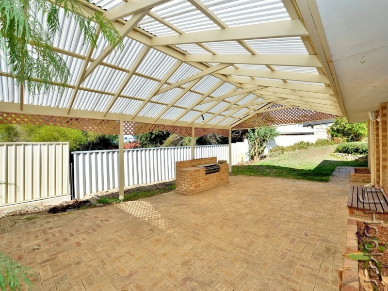 77 Oaklands Avenue, Halls Head WA 6210