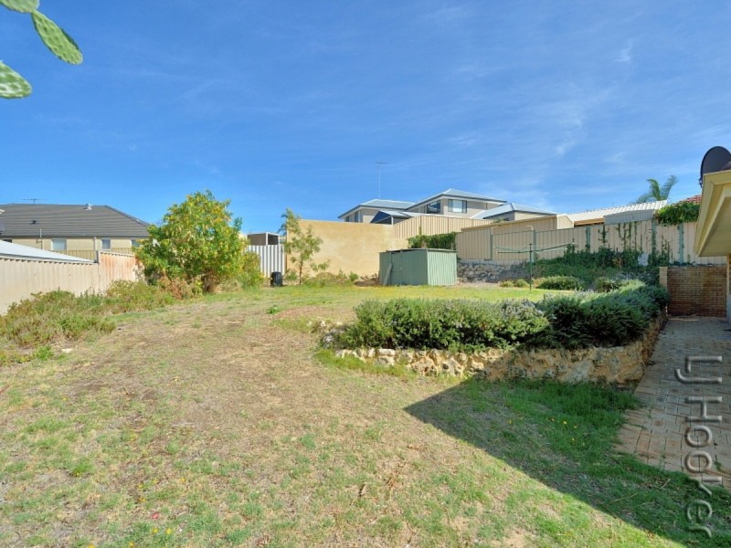 77 Oaklands Avenue, Halls Head WA 6210