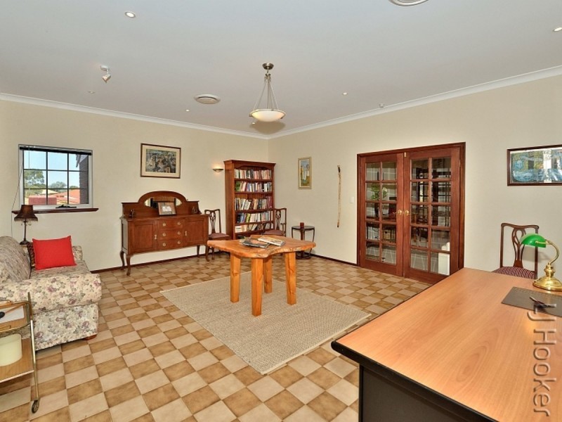 1 Heywood Court, Halls Head WA 6210