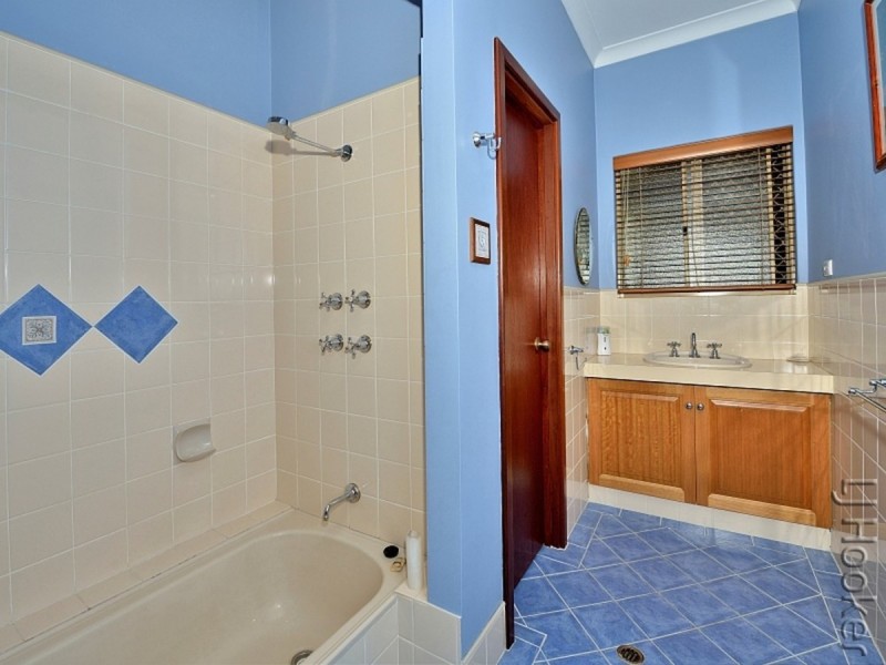 1 Heywood Court, Halls Head WA 6210