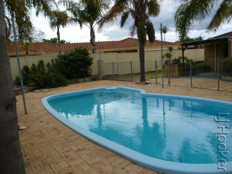 35 Elderberry Circle, Halls Head WA 6210