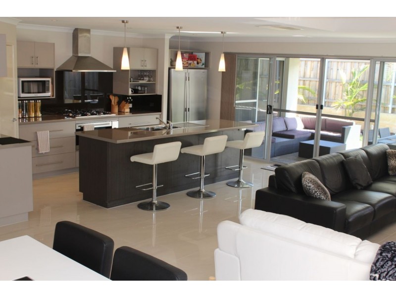 350 Peelwood Parade, Halls Head WA 6210