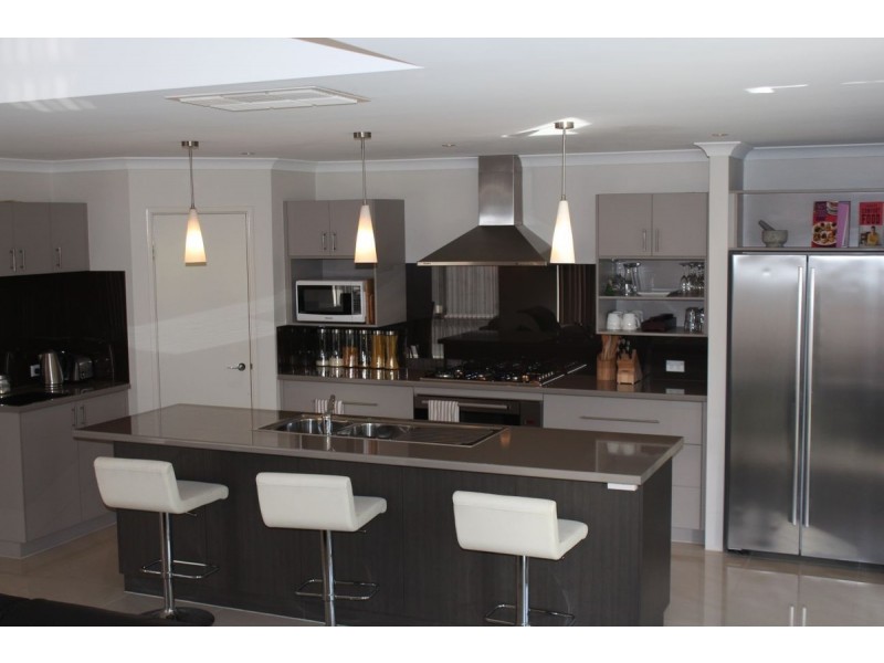 350 Peelwood Parade, Halls Head WA 6210