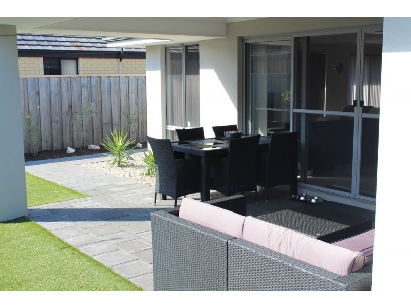 350 Peelwood Parade, Halls Head WA 6210