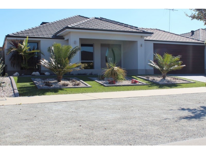 350 Peelwood Parade, Halls Head WA 6210