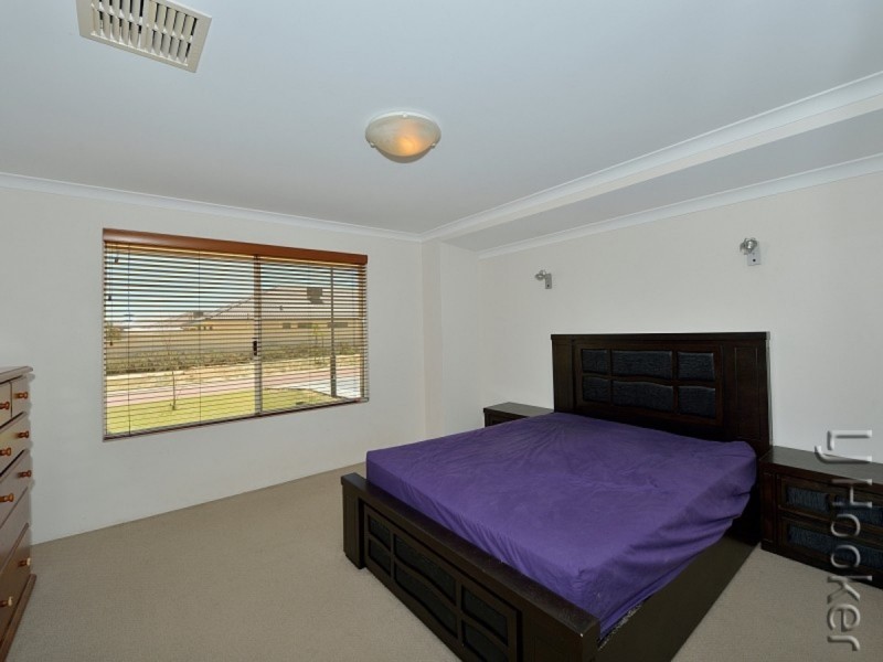 17 Rayner Promenade, Lakelands WA 6180