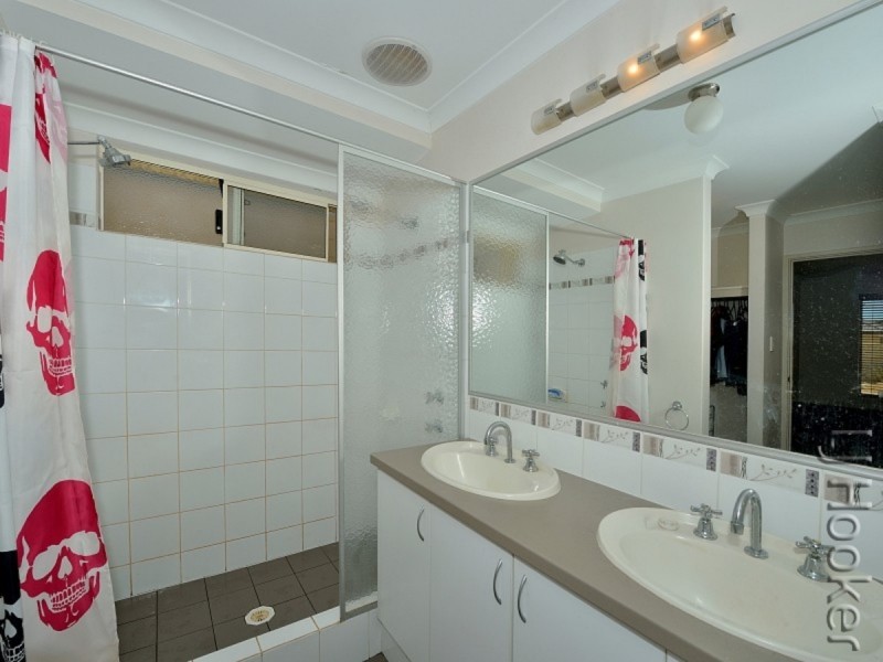 17 Rayner Promenade, Lakelands WA 6180