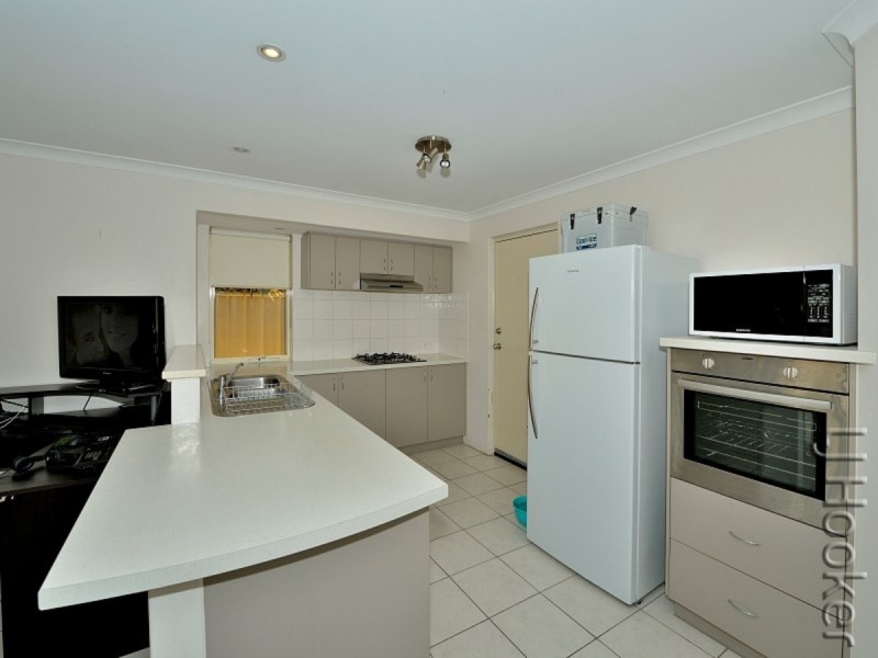 17 Rayner Promenade, Lakelands WA 6180