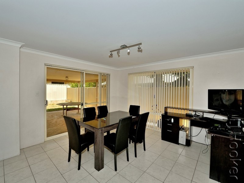 17 Rayner Promenade, Lakelands WA 6180