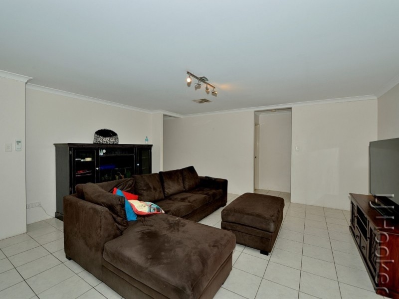 17 Rayner Promenade, Lakelands WA 6180