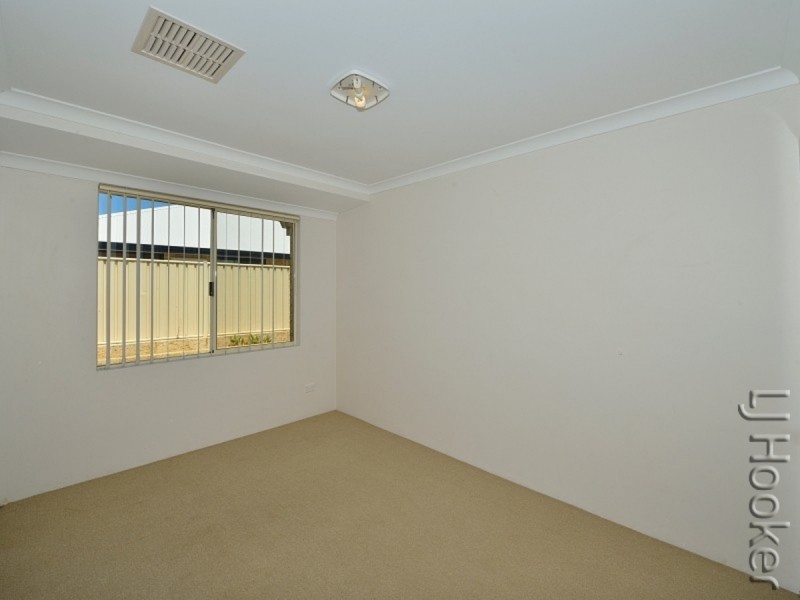 17 Rayner Promenade, Lakelands WA 6180