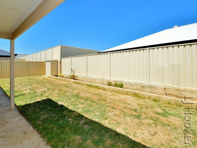 17 Rayner Promenade, Lakelands WA 6180