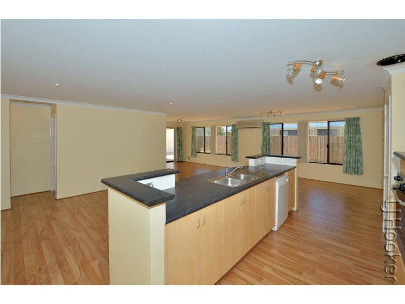 182 Peelwood Parade, Halls Head WA 6210