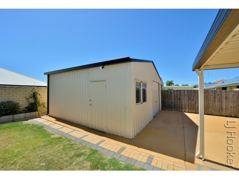 182 Peelwood Parade, Halls Head WA 6210