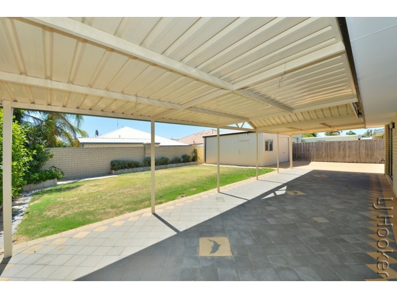 182 Peelwood Parade, Halls Head WA 6210