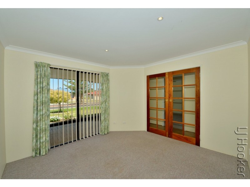 182 Peelwood Parade, Halls Head WA 6210