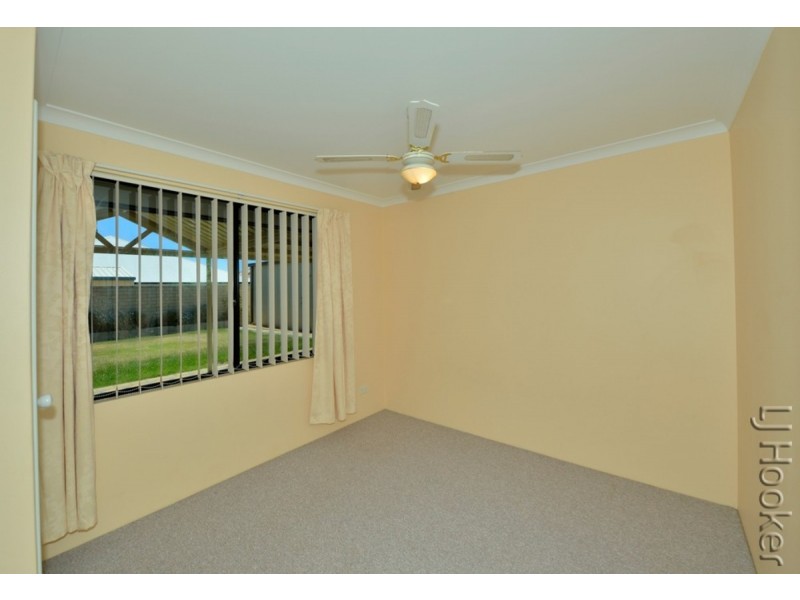 182 Peelwood Parade, Halls Head WA 6210