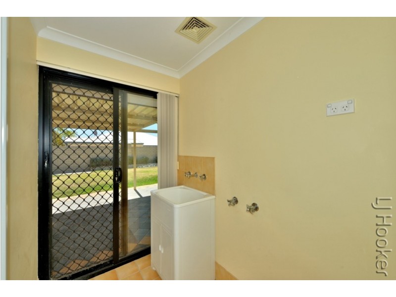 182 Peelwood Parade, Halls Head WA 6210