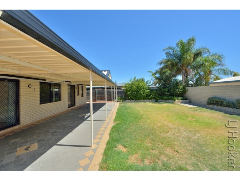 182 Peelwood Parade, Halls Head WA 6210