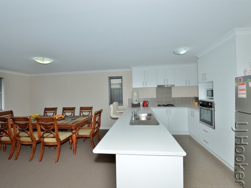 10 Stirling Grove, Mandurah WA 6210