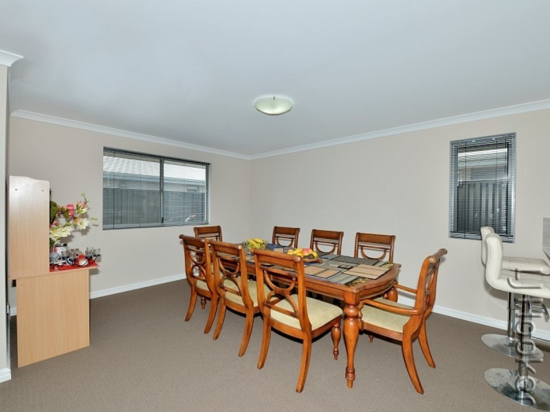 10 Stirling Grove, Mandurah WA 6210